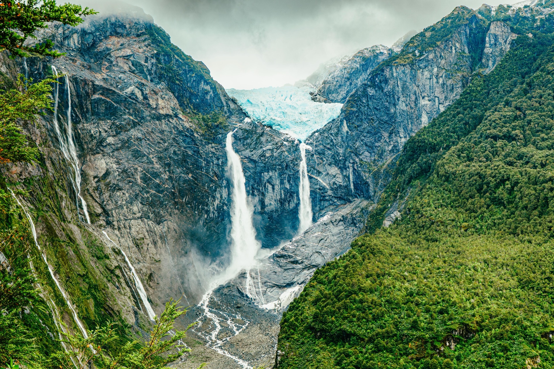 Registros en expediciones, Glaciar Queulat